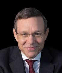 El astrofísico de Harvard Avi Loeb, la voz científica que debate si la señal de radio del 3I/ATLAS es de origen artificial.