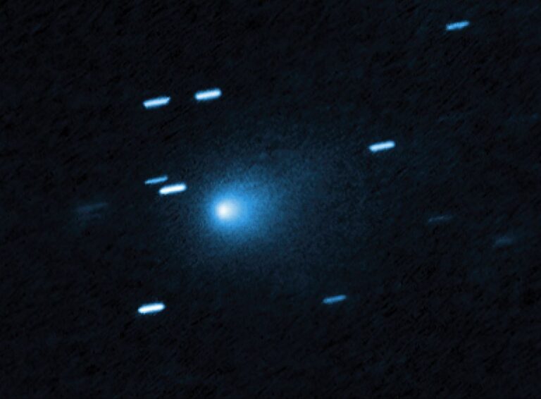 Imagen del cometa interestelar 3I/ATLAS captada por el Telescopio Espacial Hubble en julio de 2025, mostrando su misteriosa coma en forma de lágrima.