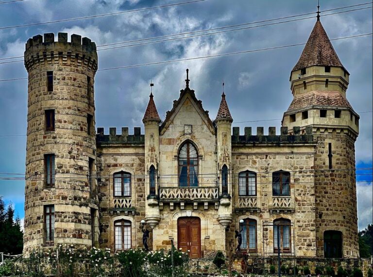 Imagen del Castillo Marroqion al norte de bogota, una edificacion llena de misterios y hechos paranormales.