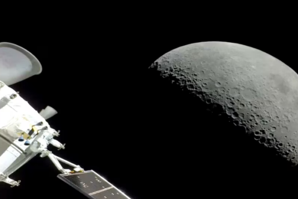 Anomalías estructurales Luna Artemis II sobrevolando la cara oculta