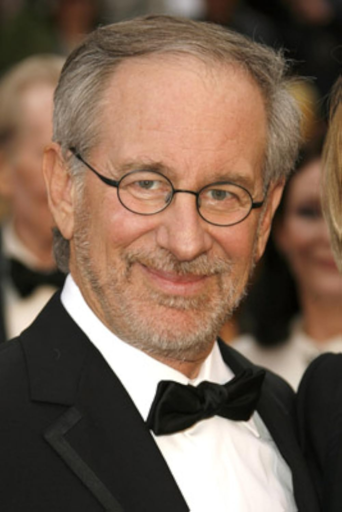 Retrato editorial de Steven Spielberg durante presentación de Disclosure Day, su regreso al cine de contacto con inteligencias no humanas.
