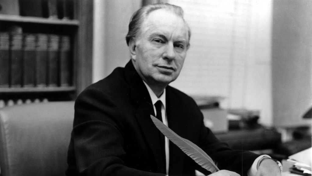 Fotografia retrato de L Ron Hubbard, fundador de la cienciologia. 