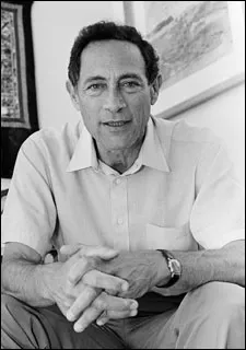 John E. Mack, catedrático de Harvard y pionero en la investigación de experiencias de abducción | Fuente: PEER / Archivo