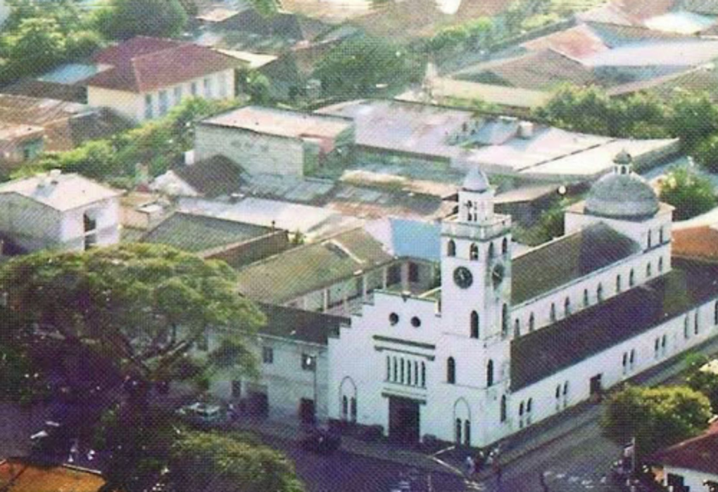 Fotografia de armero 1985 antes de la tragedia.