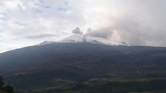 Nevado del Ruiz , al hacer erupcion y generar un ladar en 1985, causando una tragedia para el antiguo pueblo de armero.