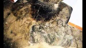 caras de Bélmez rostros en el suelo de hormigón casa de Jaén