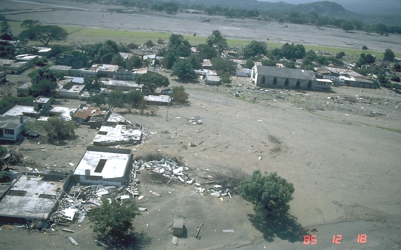 Ruinas de Armero tras la tragedia de 1985 cubiertas de lodo volcánico