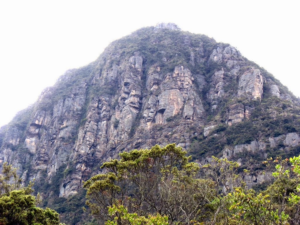 Peña de Juaica conocida como la Puerta de los dioses, en Tabio, Cundinamarca