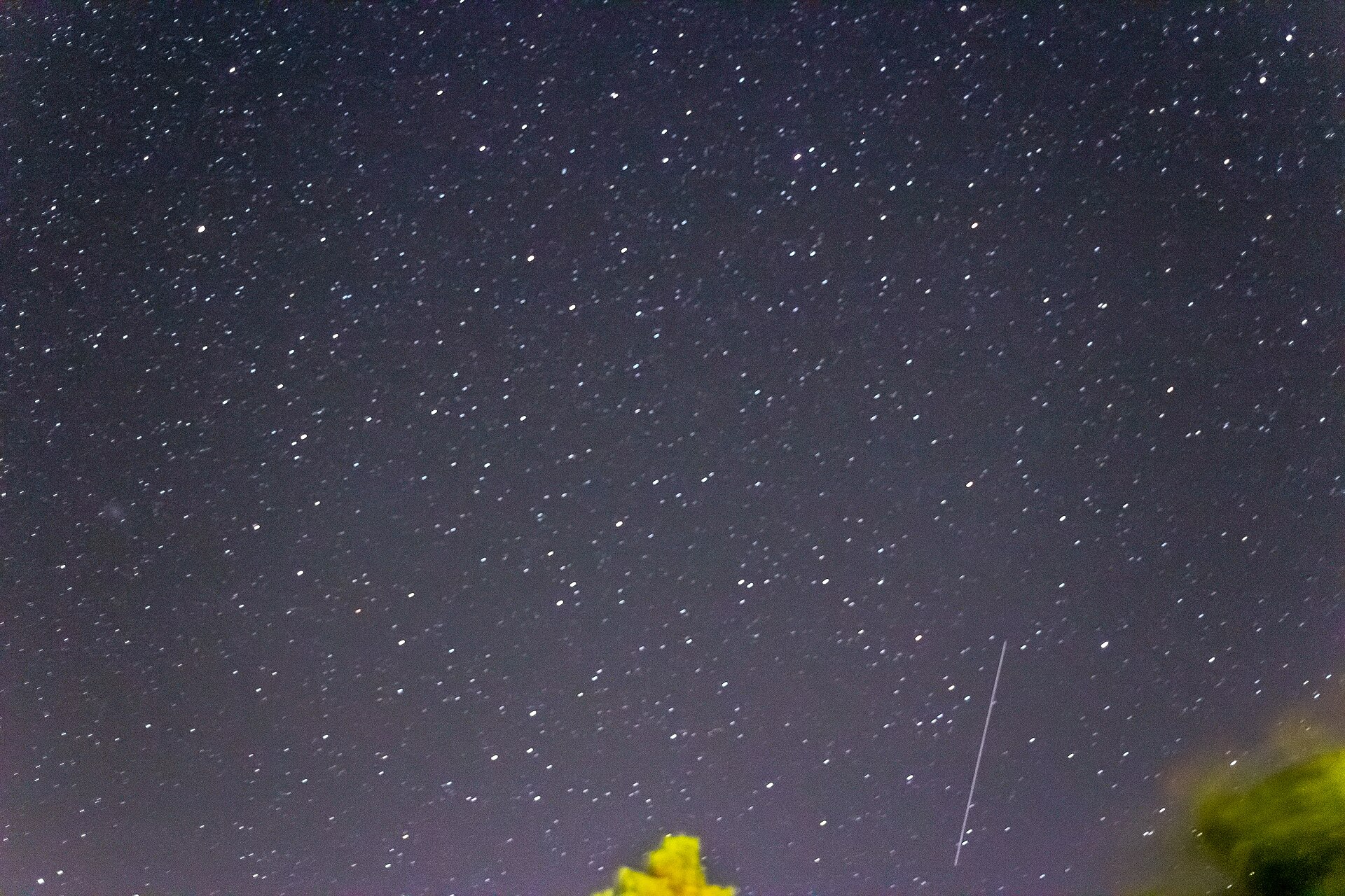 Meteoros de la lluvia de las Perseidas sobre el cielo de Tuntorp, Suecia