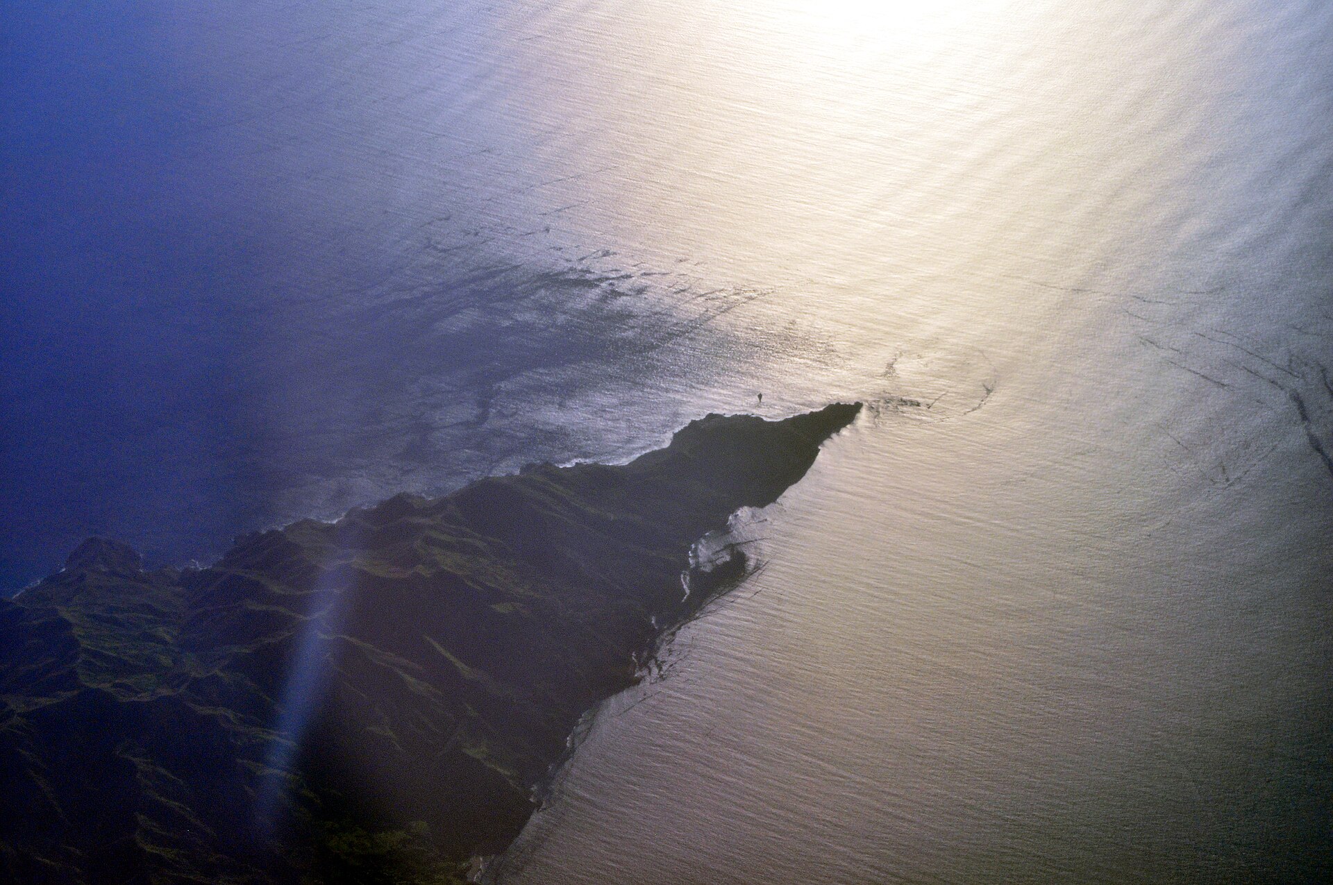 Vista aérea de la punta noroeste de la Isla Santa Catalina, California, donde se registraron avistamientos en los archivos desclasificados